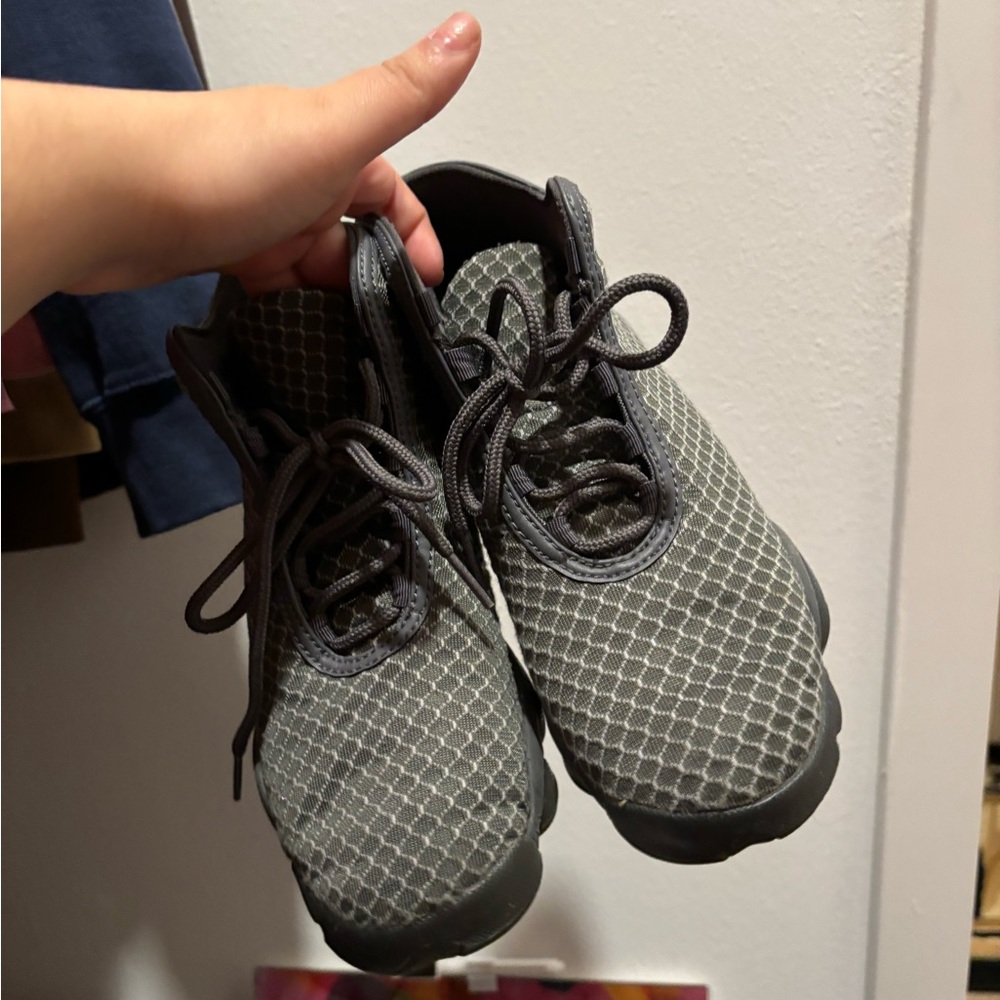 Gray jordans